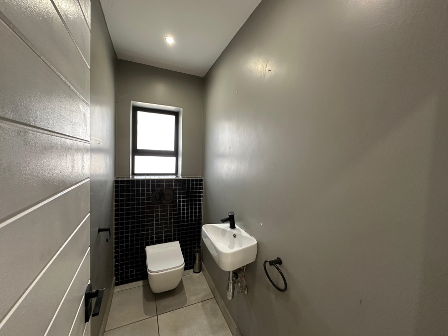 5 Bedroom Property for Sale in Leloko Lifestyle Estate North West